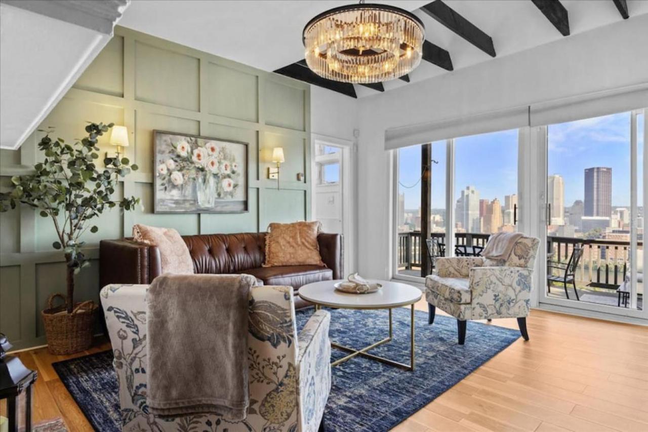 Stunning Views From Stylish 3-bedroom Pittsburgh