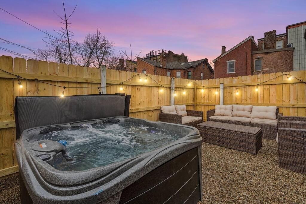 New! High-end Manchester W/ A Hot Tub