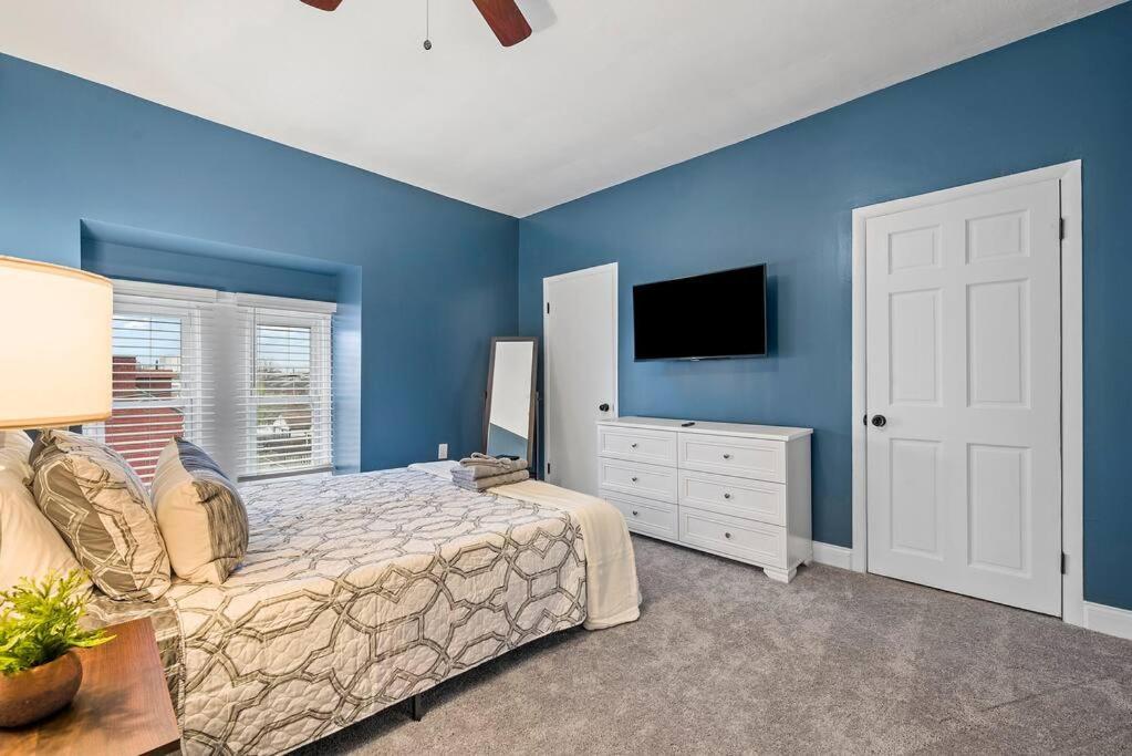 New! High-end Manchester W/ A Hot Tub