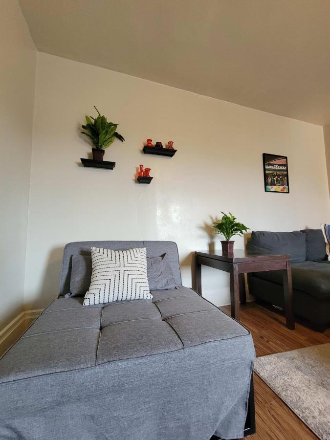 Steps Away From Hospital - 2 Queen Bed - View Apartment Pittsburgh