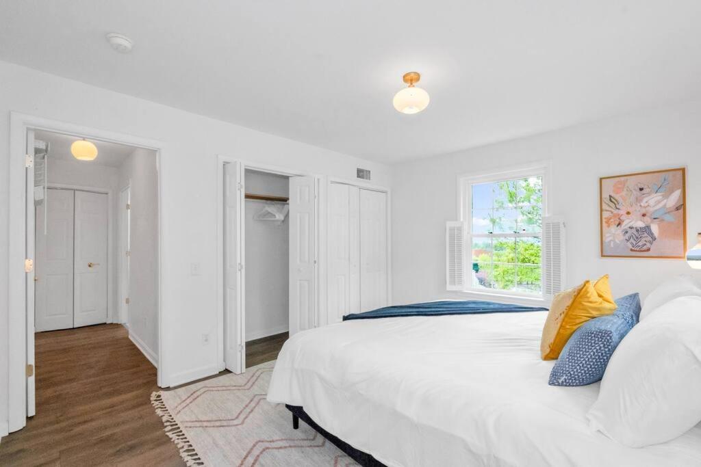 Brand New, Renovated Urban Oasis With Plenty Of Parking *