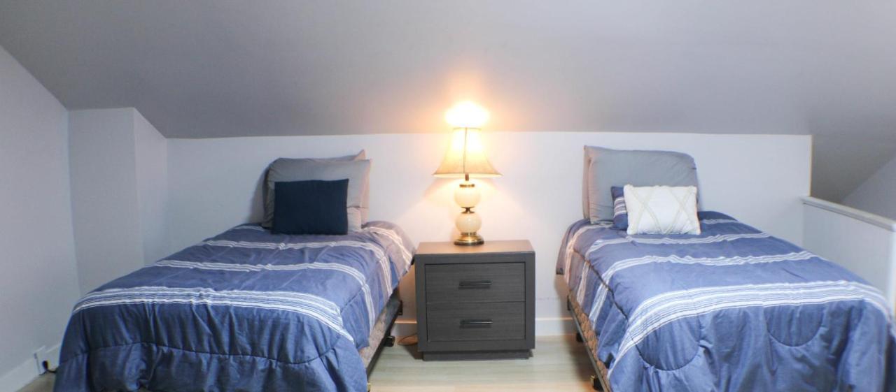 Apartment 3 Bedroom Southside Pad - Sleeps 8 - Amazing Location Pittsburgh