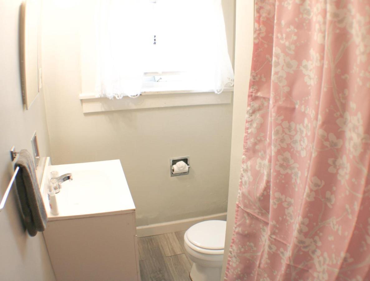 Steps Away From Hospital - 2 Queen Bed - View Pittsburgh