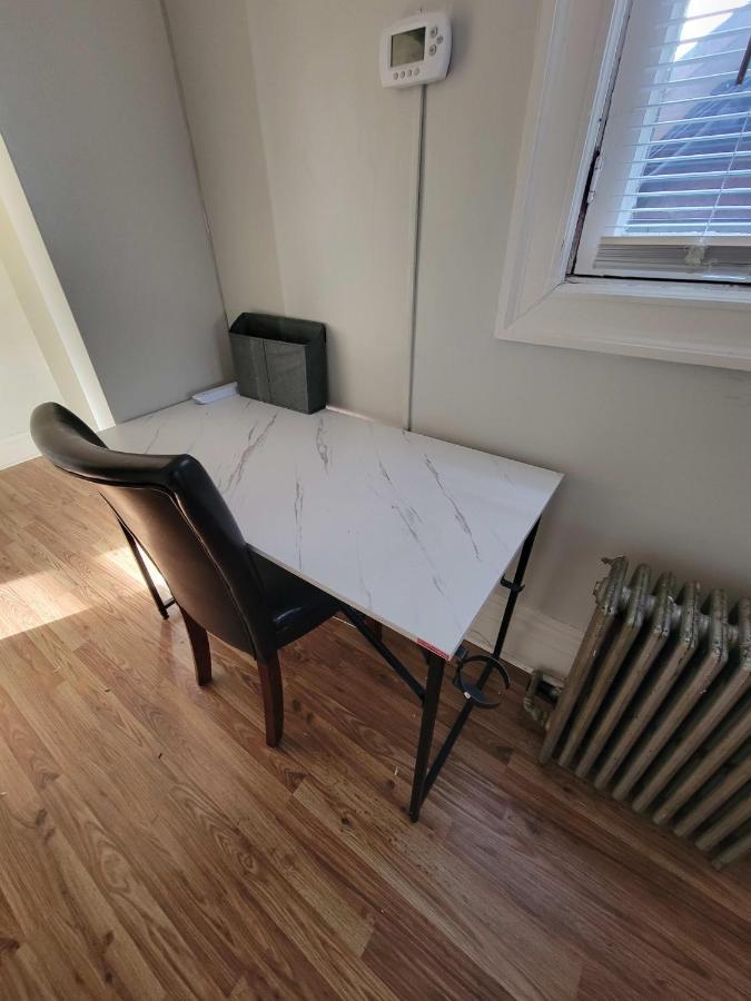 Steps Away From Hospital - 2 Queen Bed - View Apartment Pittsburgh