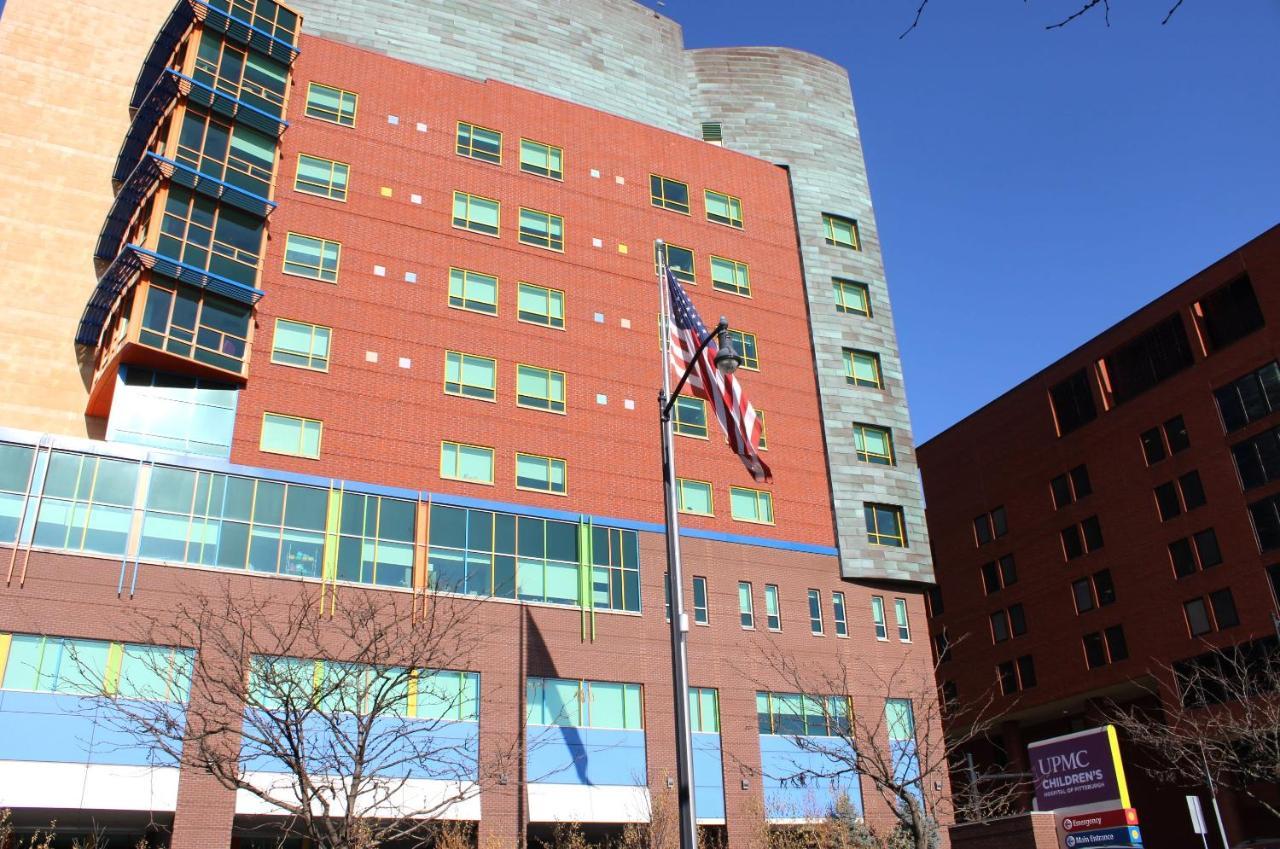Apartment Steps Away From Hospital - 2 Queen Bed - View *