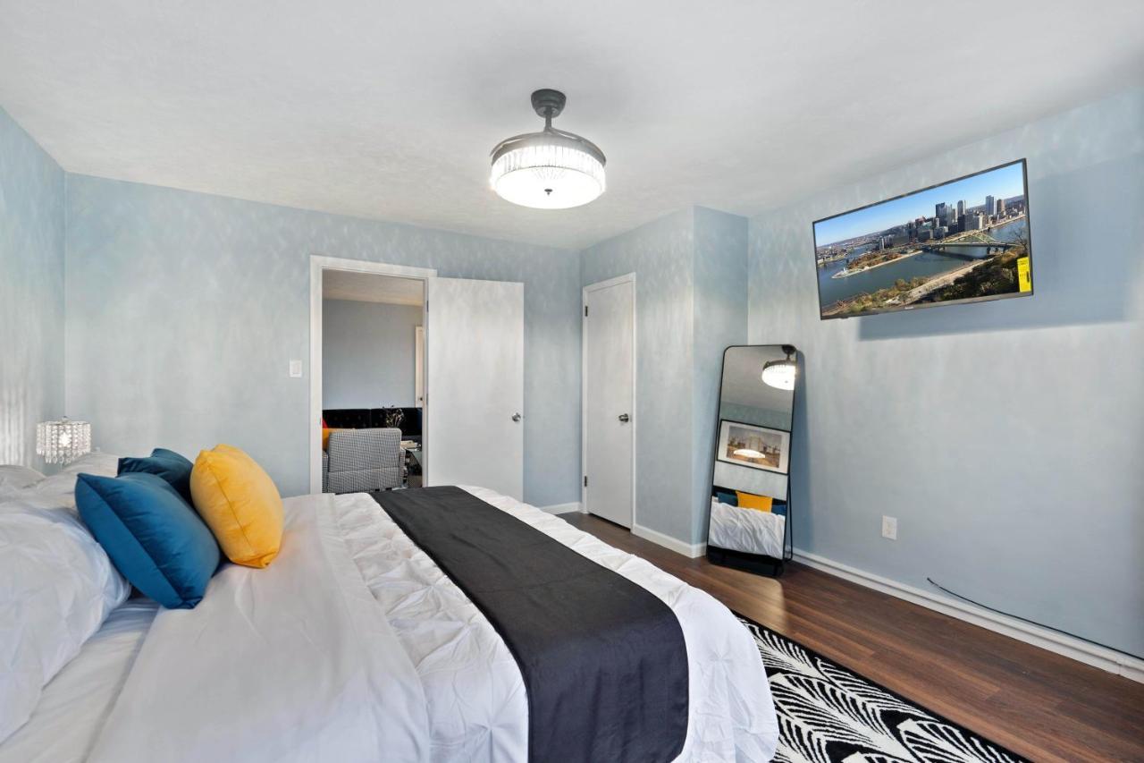 Golden 1: Chic Modern-victorian View