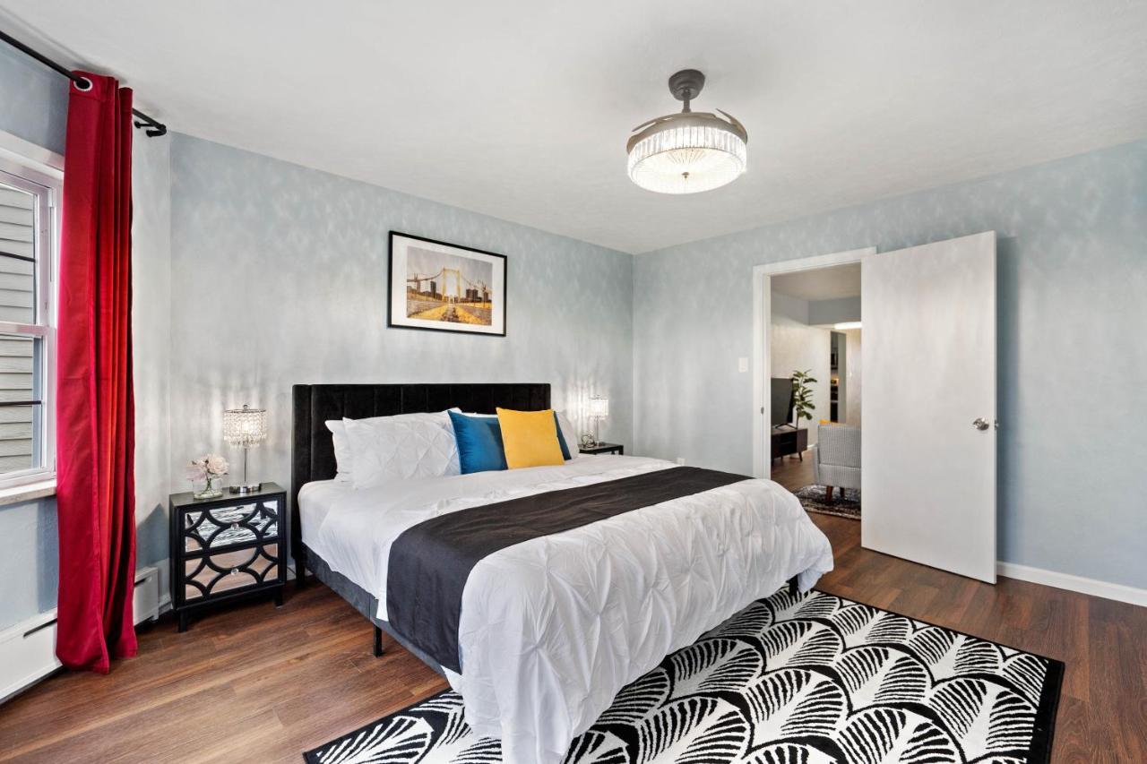 Golden 1: Chic Modern-victorian View Apartment Pittsburgh
