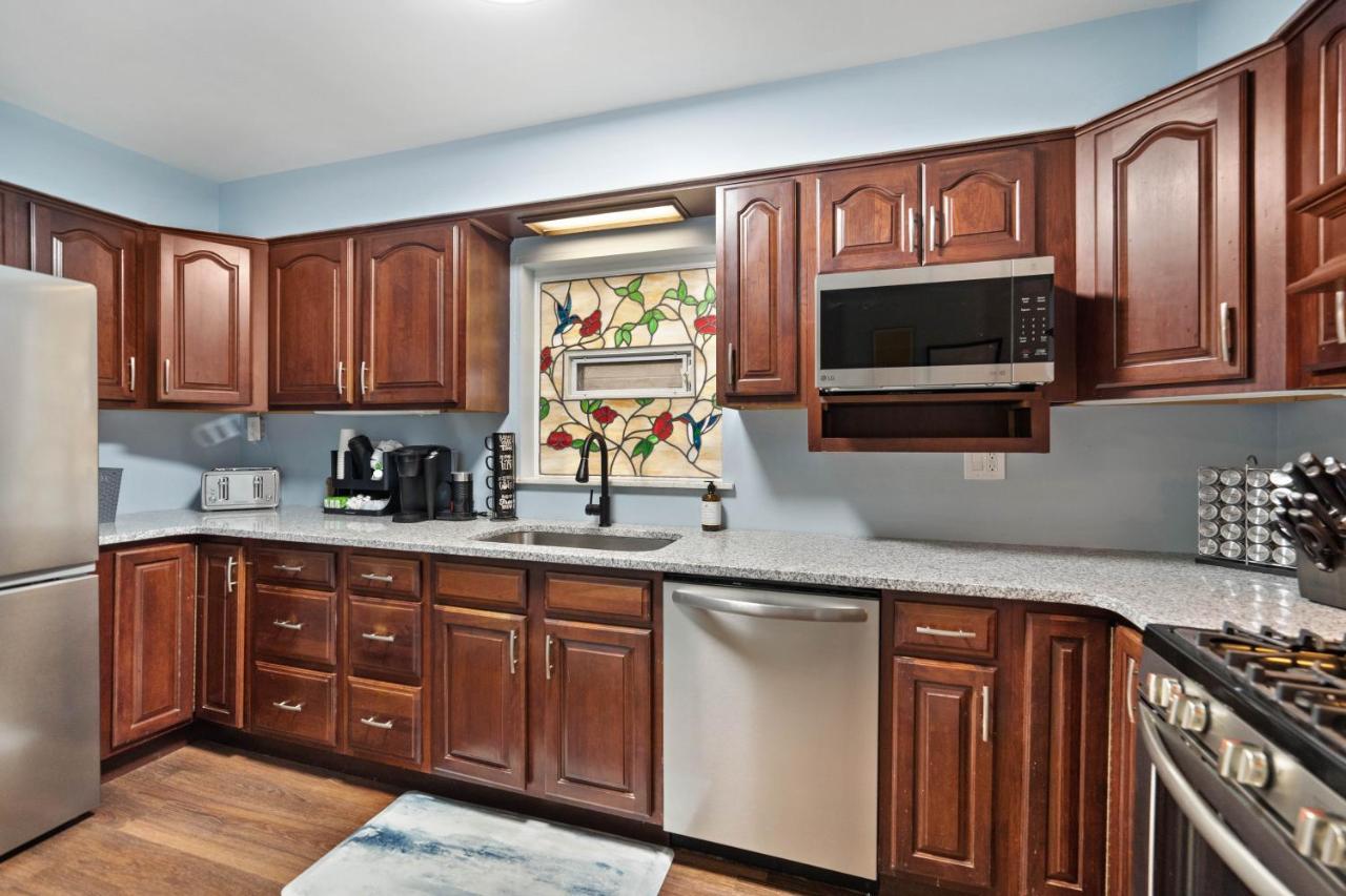 Golden 2: Stunning Views With Outdoor Dining Apartment Pittsburgh