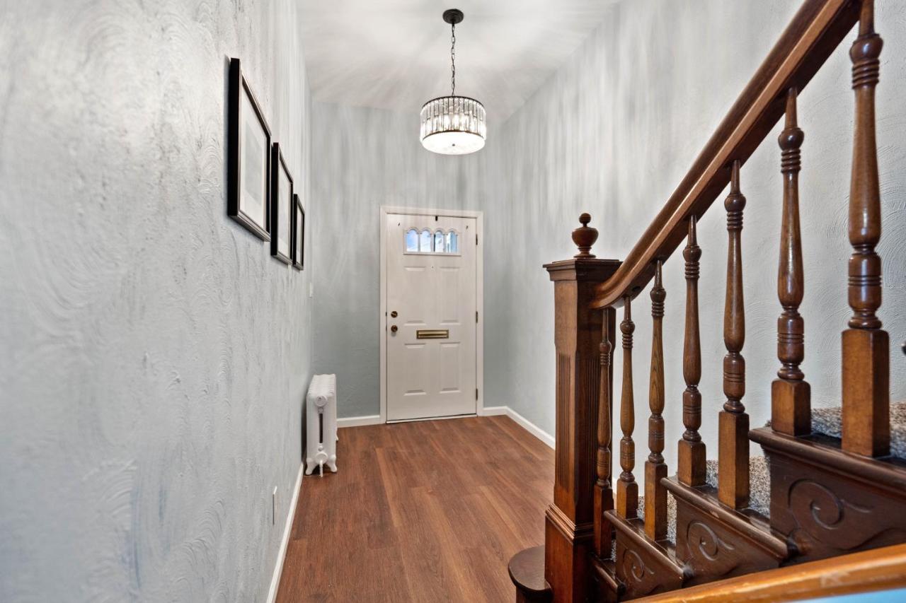 Golden 1: Chic Modern-victorian View