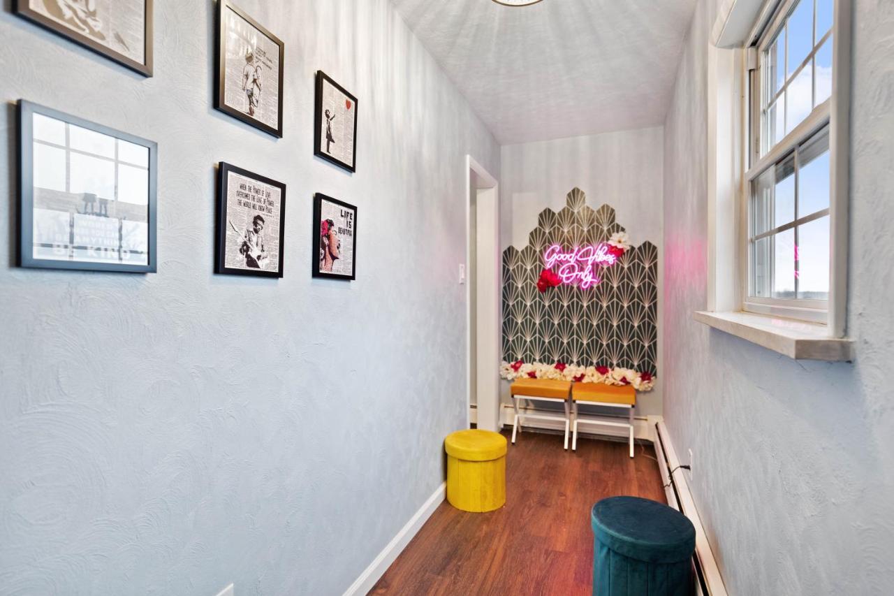 Golden 1: Chic Modern-victorian View Apartment Pittsburgh