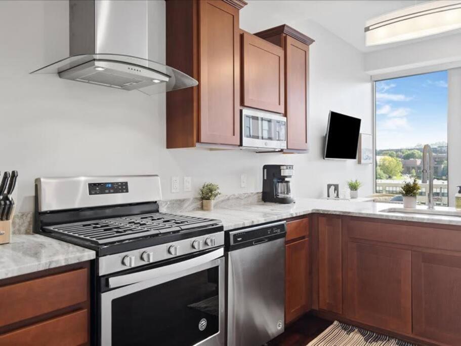 Apartment Cozysuites Dream 1br, Ppg Paints Arena, Pitts *