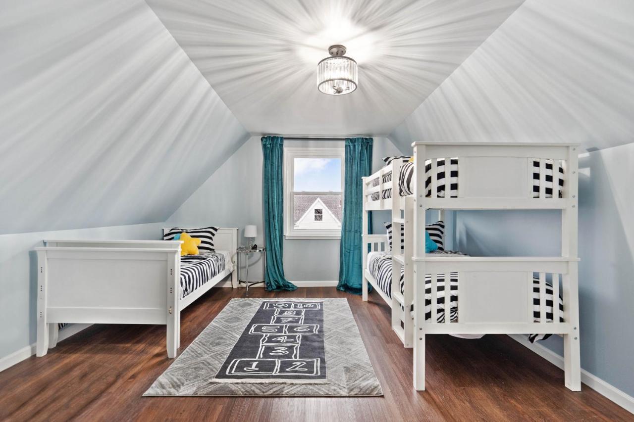 Apartment Golden 1: Chic Modern-victorian View *