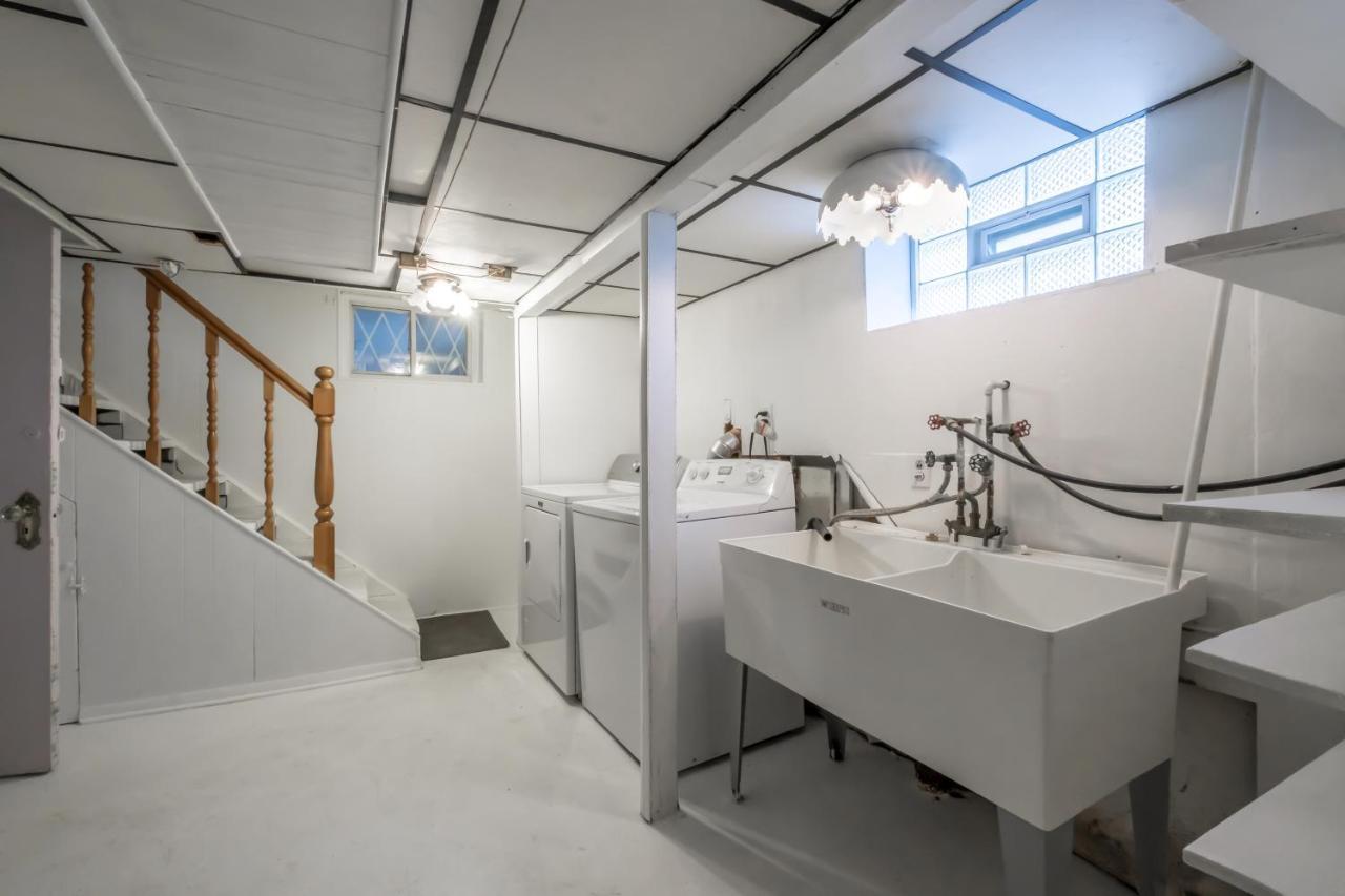 Brand New, Renovated Urban Oasis With Plenty Of Parking Casa de férias