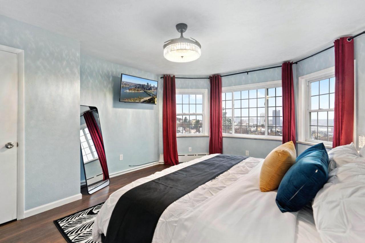Apartment Golden 2: Stunning Views With Outdoor Dining Pittsburgh