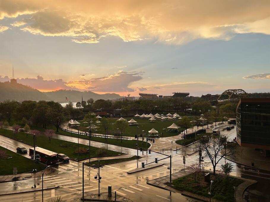Sweeping Stadium Views Wonderfully Located 24-7 Parking Gym Lounge *