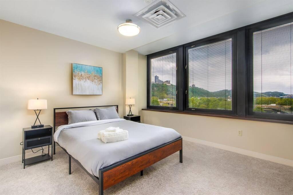 Sweeping Stadium Views Wonderfully Located 24-7 Parking Gym Lounge Apartment