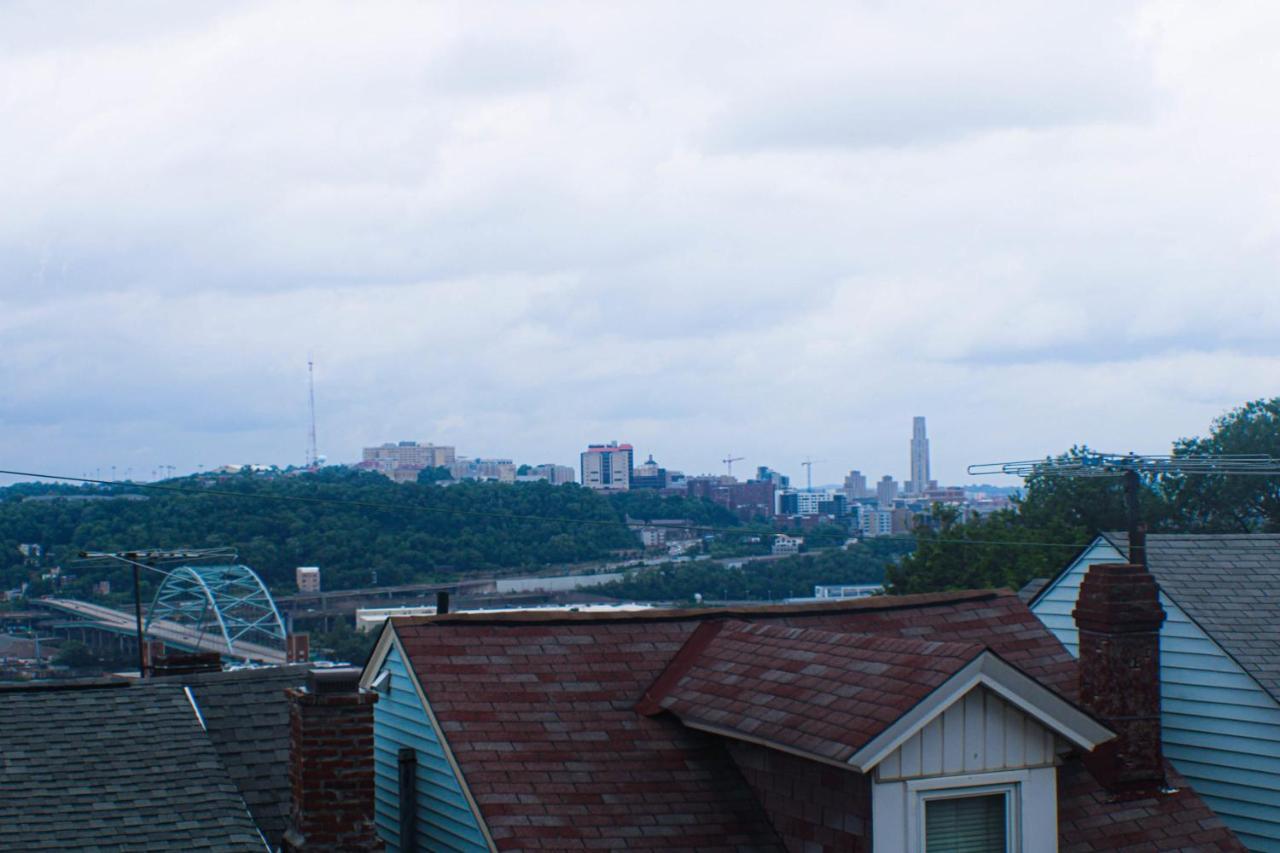 Urban Oasis - 3br 2ba - View- Private Parking Apartment