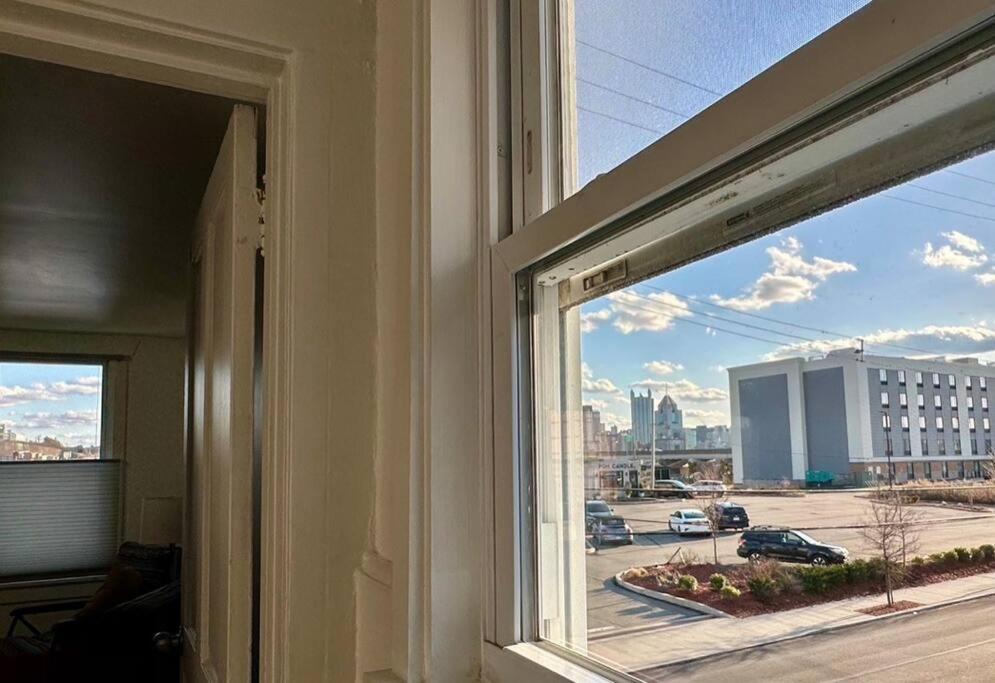 Unique Artsy 2 Bdrm 1.5 Mi From Downtown Apartment Pittsburgh