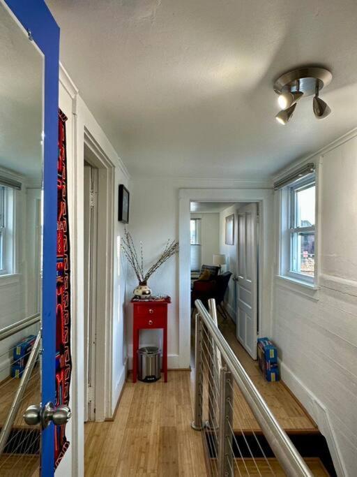 Unique Artsy 2 Bdrm 1.5 Mi From Downtown