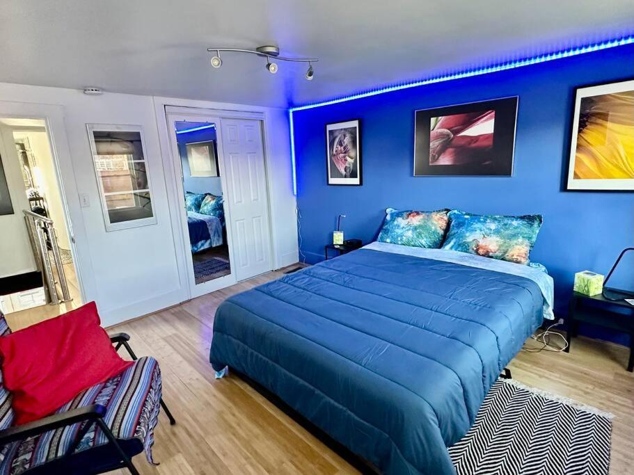 Unique Artsy 2 Bdrm 1.5 Mi From Downtown *