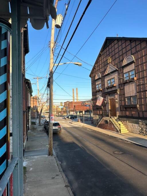 Unique Artsy 2 Bdrm 1.5 Mi From Downtown