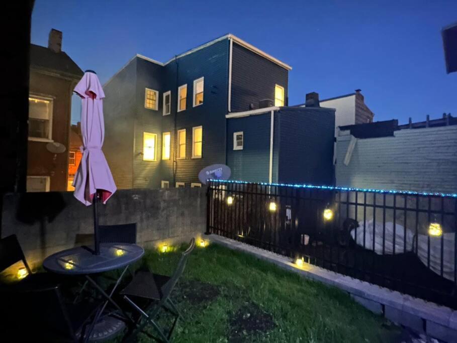 Unique Artsy 2 Bdrm 1.5 Mi From Downtown *
