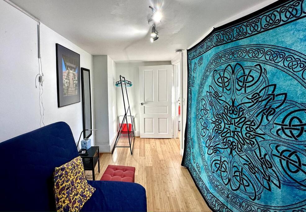 Unique Artsy 2 Bdrm 1.5 Mi From Downtown *