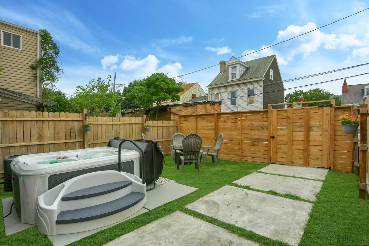 Urban Oasis Retreat With Luxury Design, Hot Tub, Fire Pit, Breathtaking Downtown & River Views