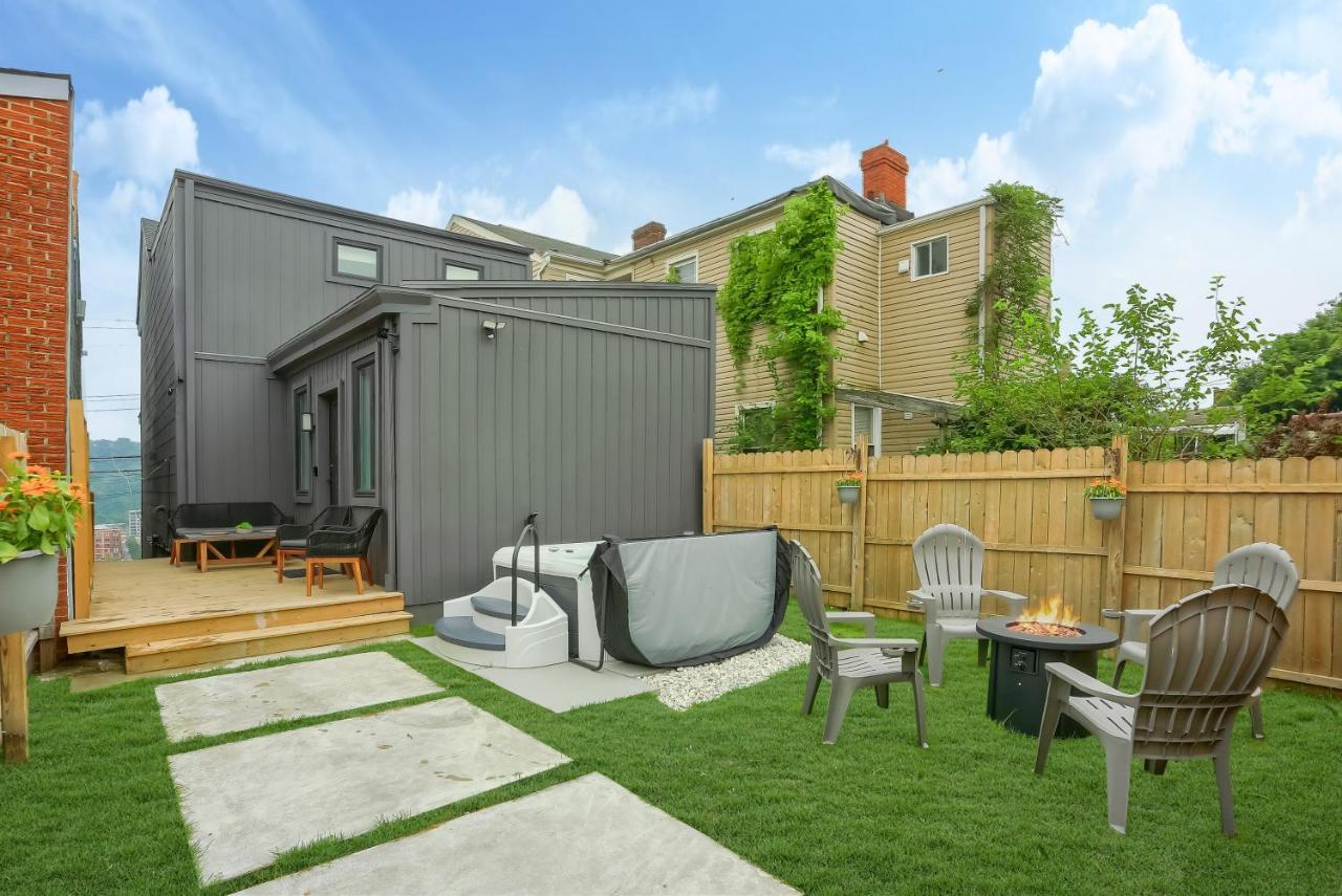 Urban Oasis Retreat With Luxury Design, Hot Tub, Fire Pit, Breathtaking Downtown & River Views *
