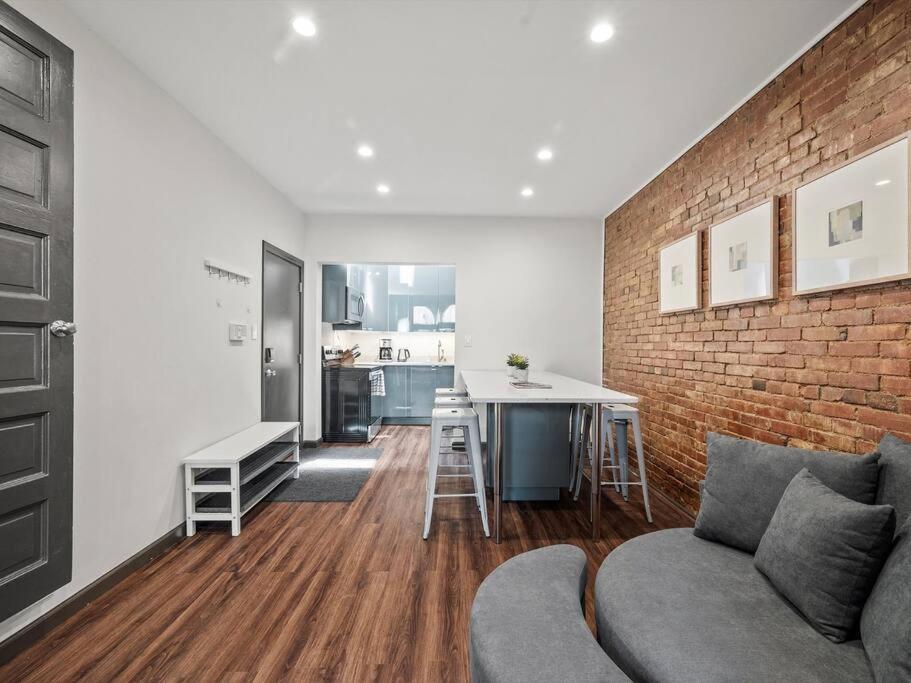 Luxury And Stylish 2bedroom On Carson, South Flats, *