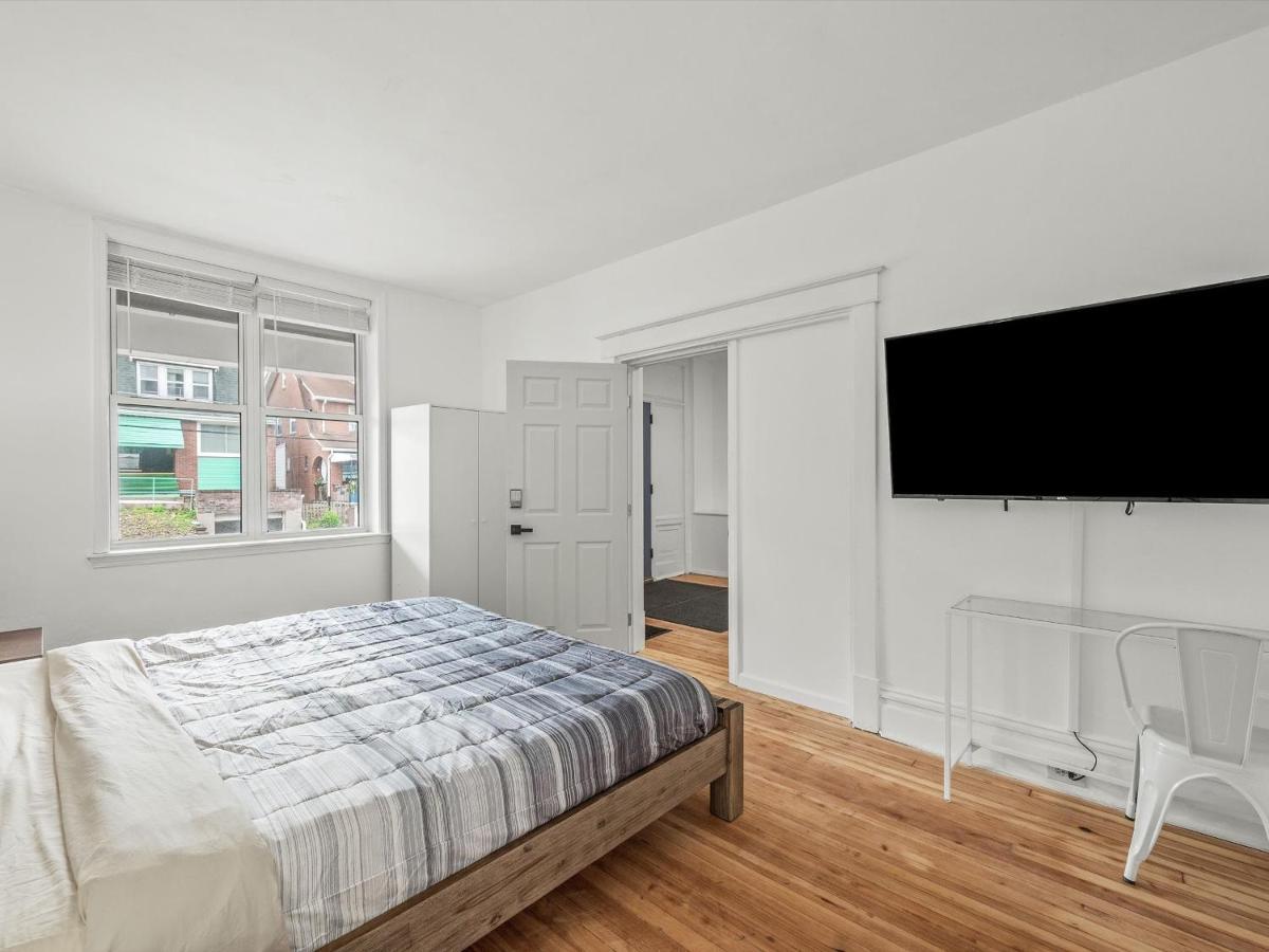 Oakland/university @a Spacious & Modern Private Bedroom With Shared Bathroom Homestay