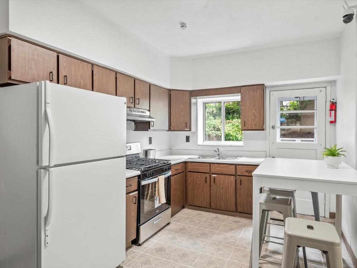 Homestay Oakland/university @b Quiet & Stylish Private Bedroom With Shared Bathroom *