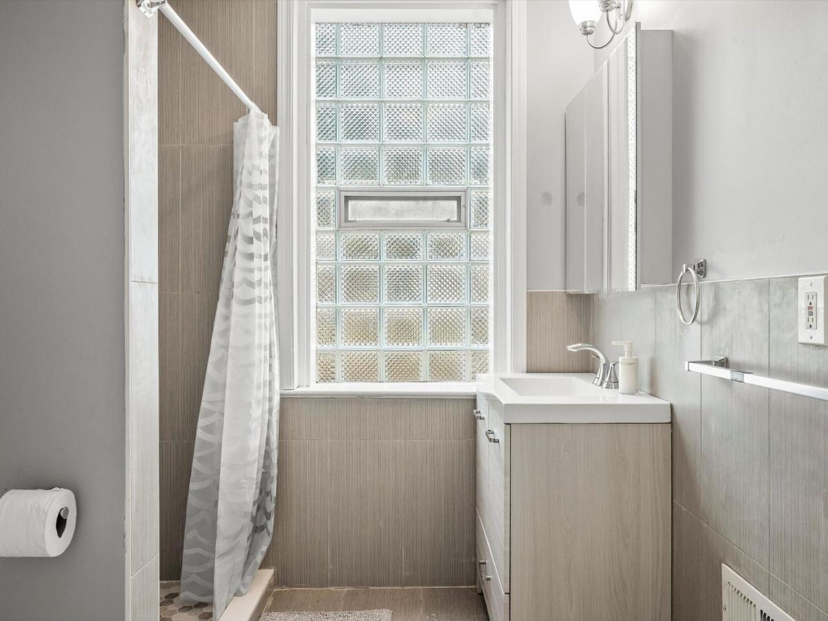 Oakland/university @a Spacious & Modern Private Bedroom With Shared Bathroom