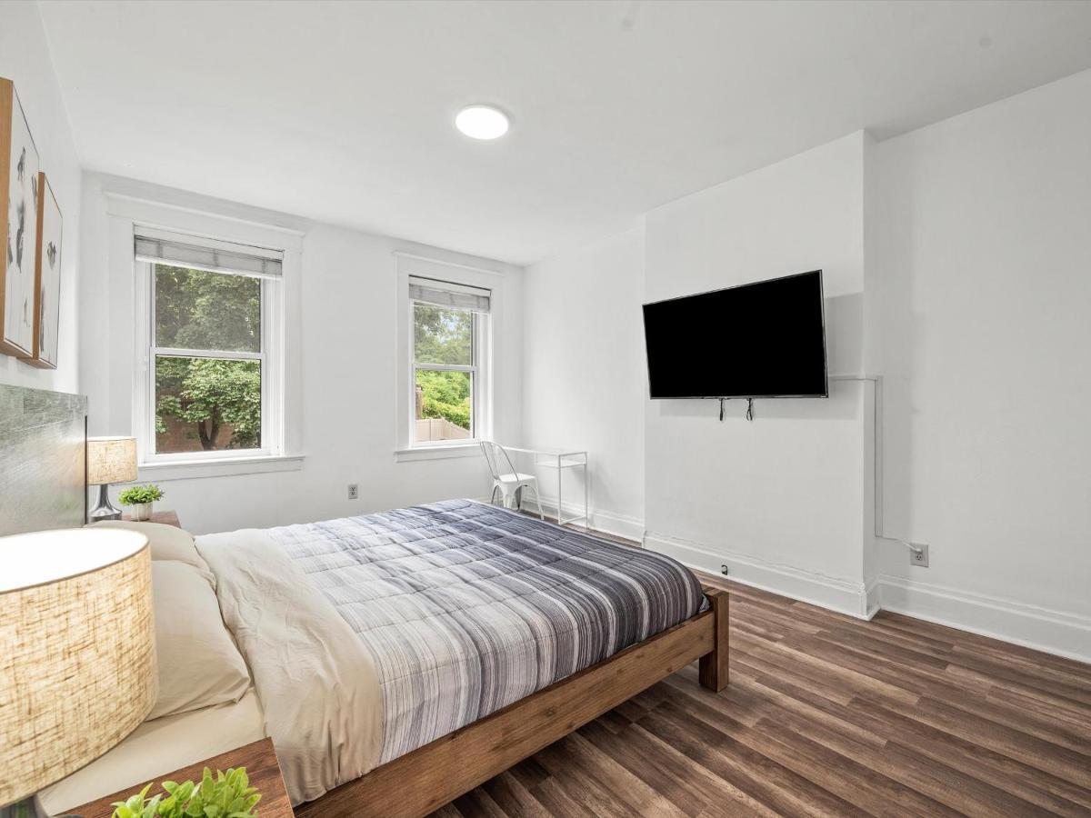 Oakland/university @c Modern & Stylish Private Bedroom With Shared Bathroom *
