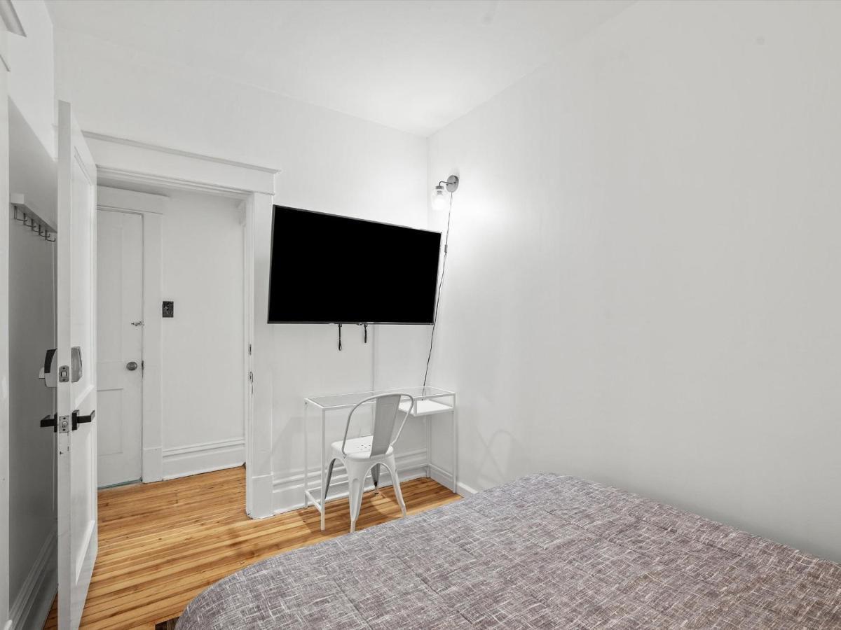 Oakland/university @b Quiet & Stylish Private Bedroom With Shared Bathroom *