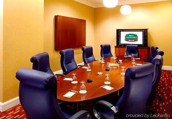Courtyard By Marriott Downtown Hotel