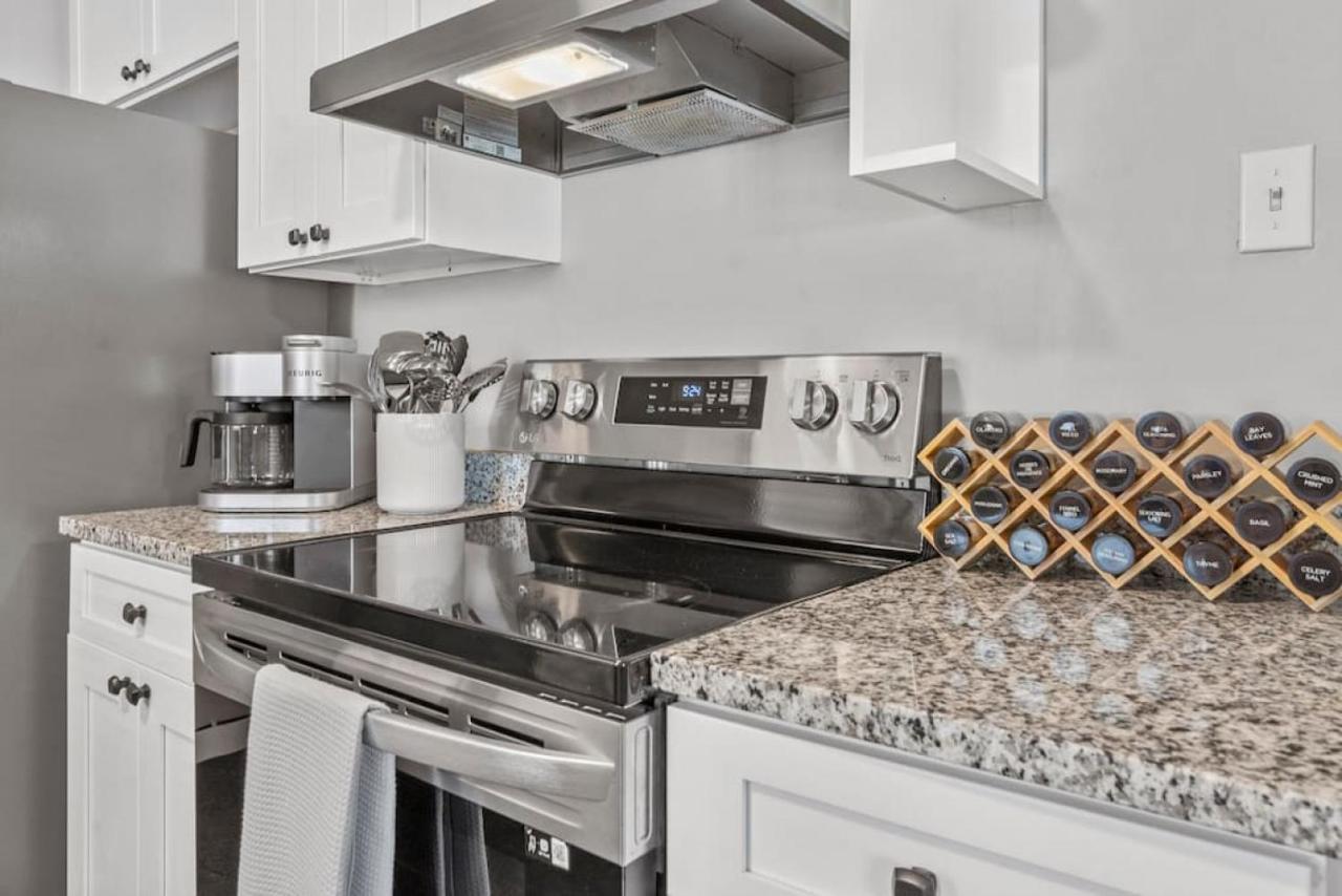 Brand New, Private Parking, Stylish 3bedroom House Ferienhaus *