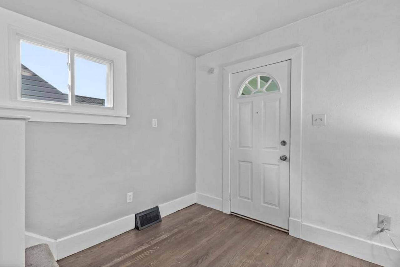 Brand New, Private Parking, Stylish 3bedroom House Ferienhaus *
