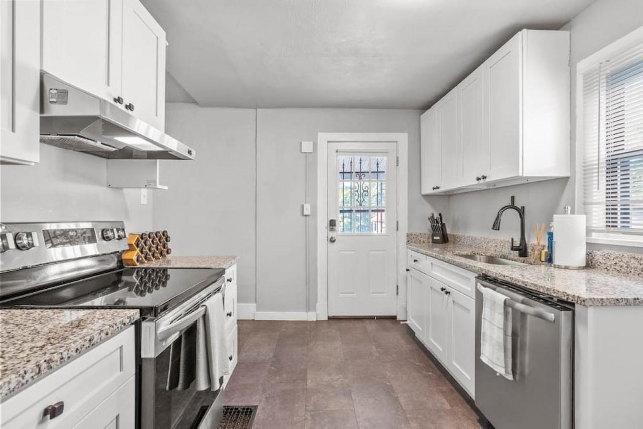 Ferienhaus Brand New, Private Parking, Stylish 3bedroom House *