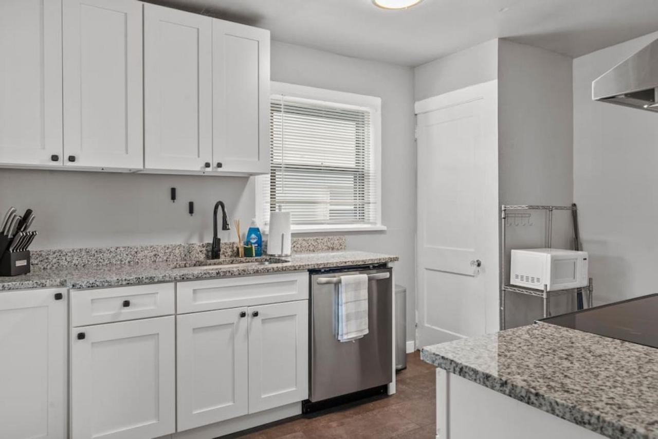 Brand New, Private Parking, Stylish 3bedroom House Ferienhaus Pittsburgh