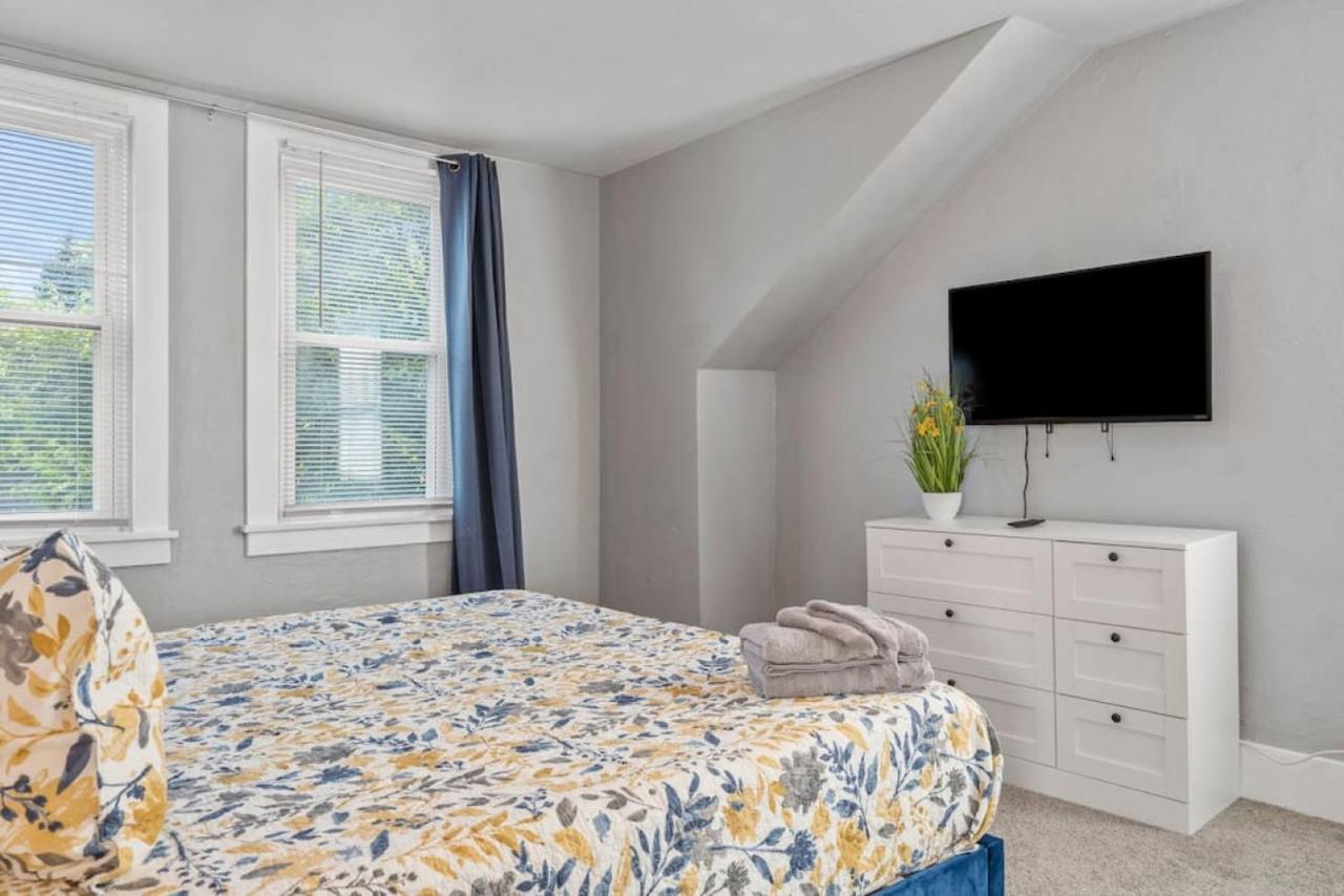 Brand New, Private Parking, Stylish 3bedroom House Ferienhaus *