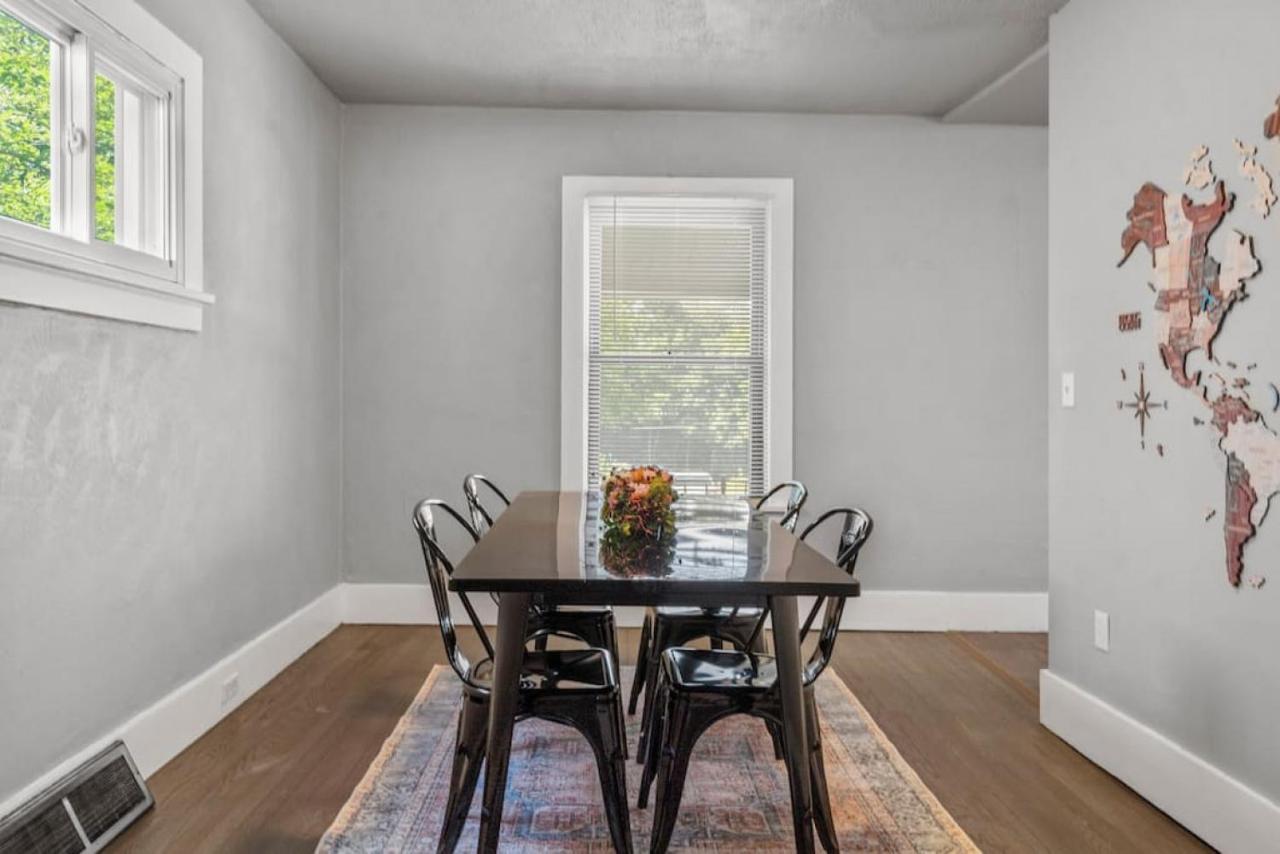 Brand New, Private Parking, Stylish 3bedroom House Ferienhaus
