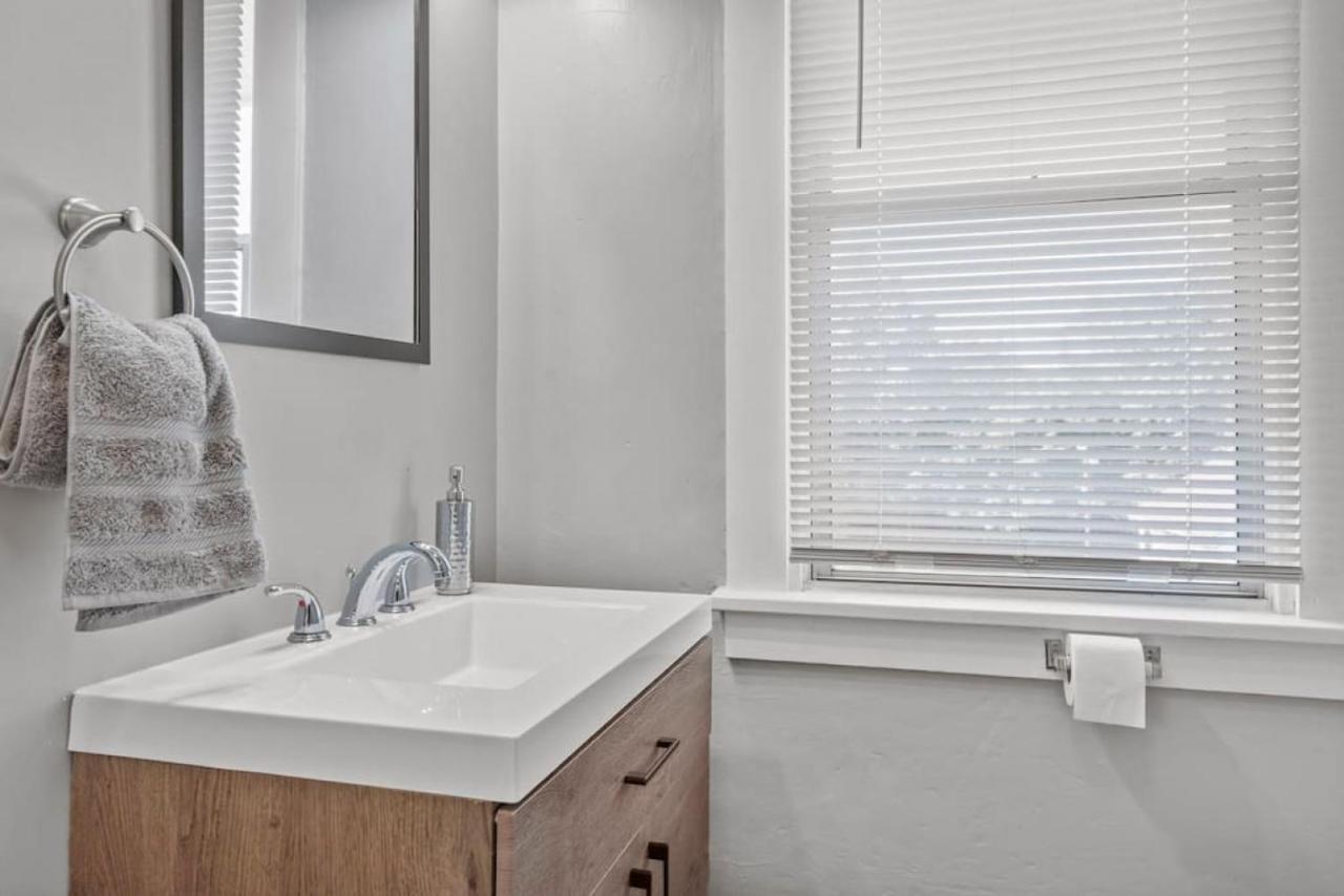 Brand New, Private Parking, Stylish 3bedroom House Ferienhaus Pittsburgh