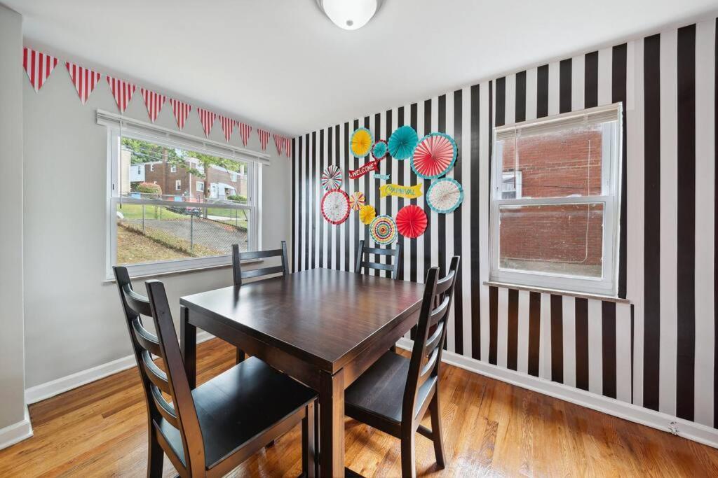 Apartamento The Carnival 'fun For All' Near Butler Street. Free Parking. 12 Mins Steelers Stadium/pnc Park *