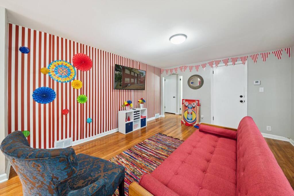 Apartamento The Carnival 'fun For All' Near Butler Street. Free Parking. 12 Mins Steelers Stadium/pnc Park *