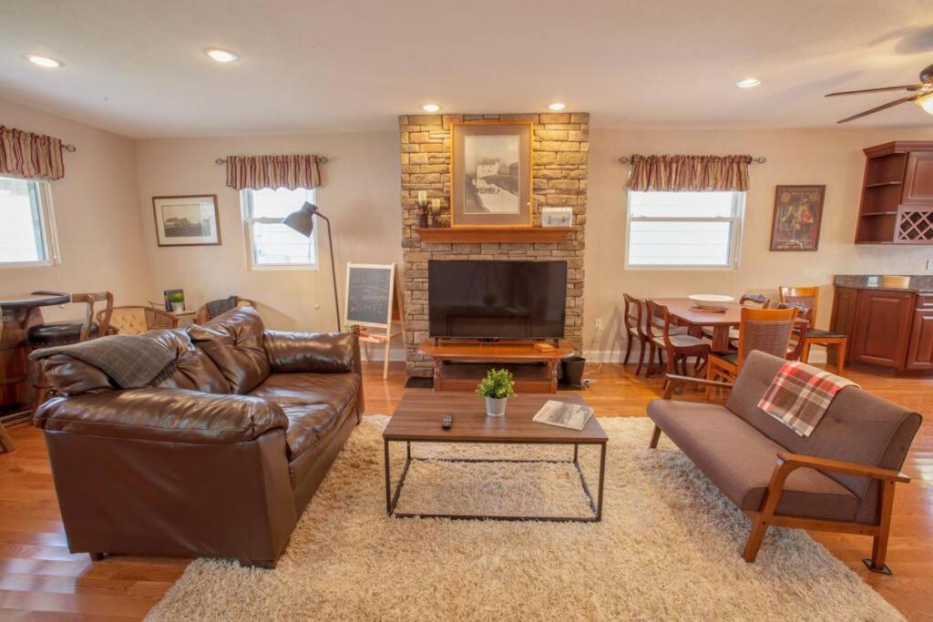 Holiday home Stunning Living Open Floor Plan Pittsburgh