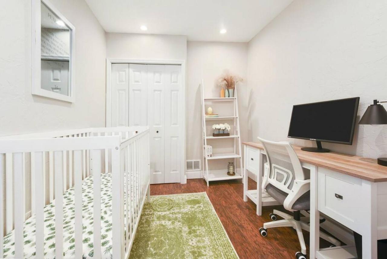 Holiday home The Carnegie - Sauna, Vibes, 1 Block From Butler *
