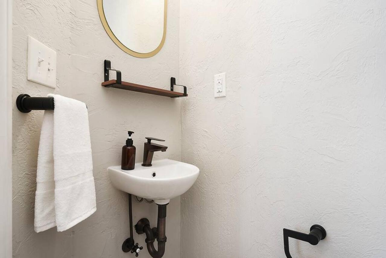 The Carnegie - Sauna, Vibes, 1 Block From Butler Holiday home *