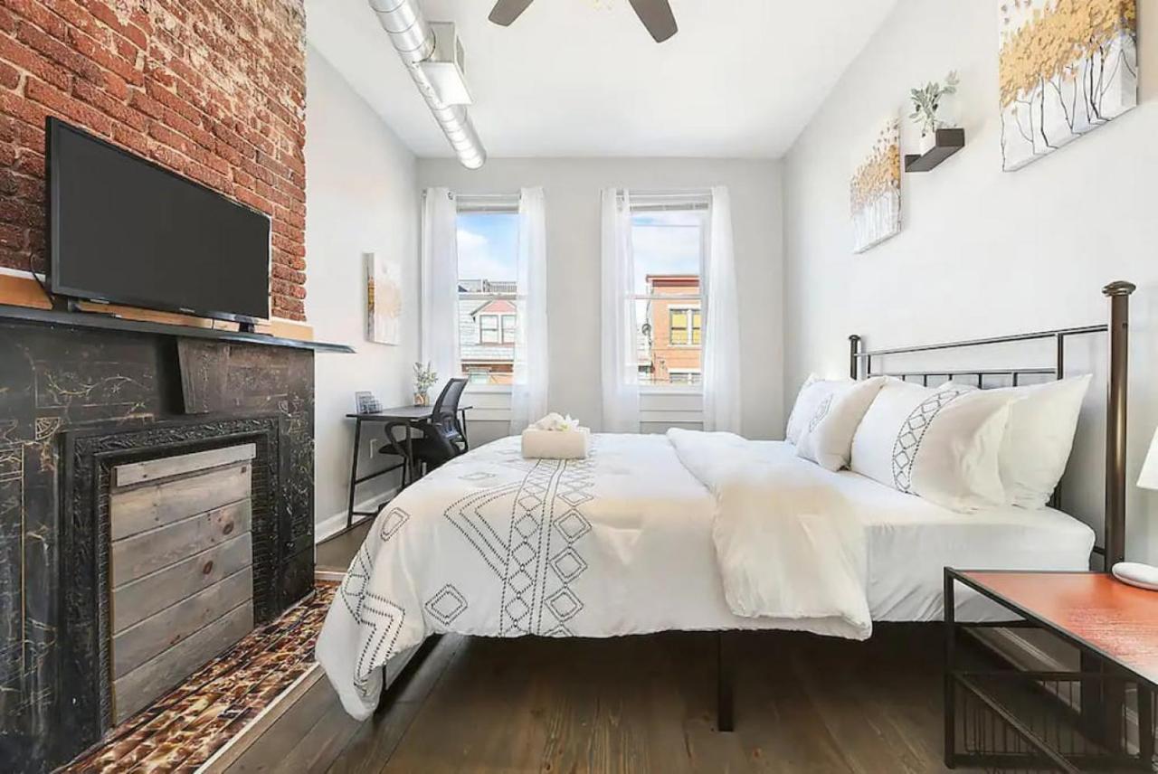 The Full - Great For Groups, 3 Separate Apts., Free Parking Holiday home