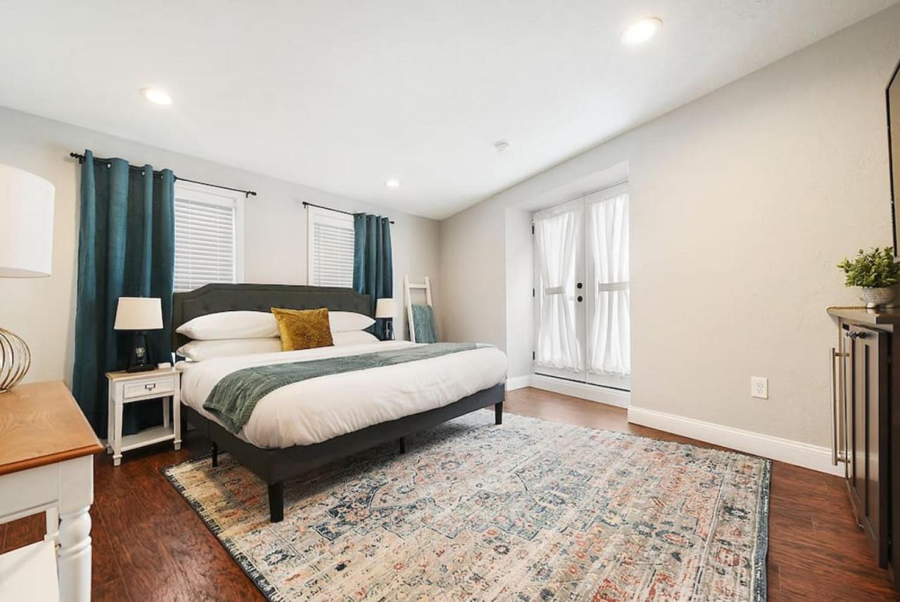 Holiday home The Carnegie - Sauna, Vibes, 1 Block From Butler *